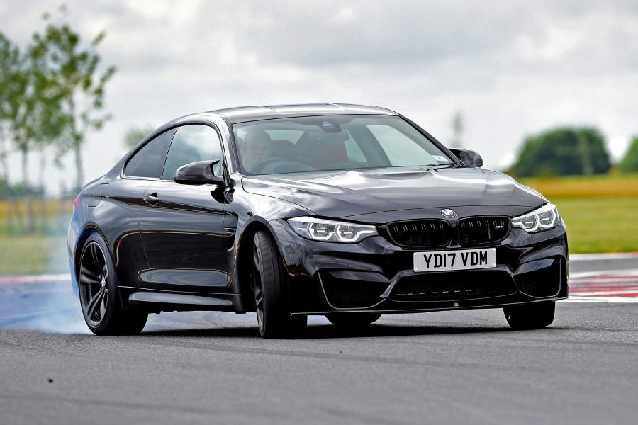  BMW M4 Coupe (F82) 2017 года  (UK) (фото 19 из 26)